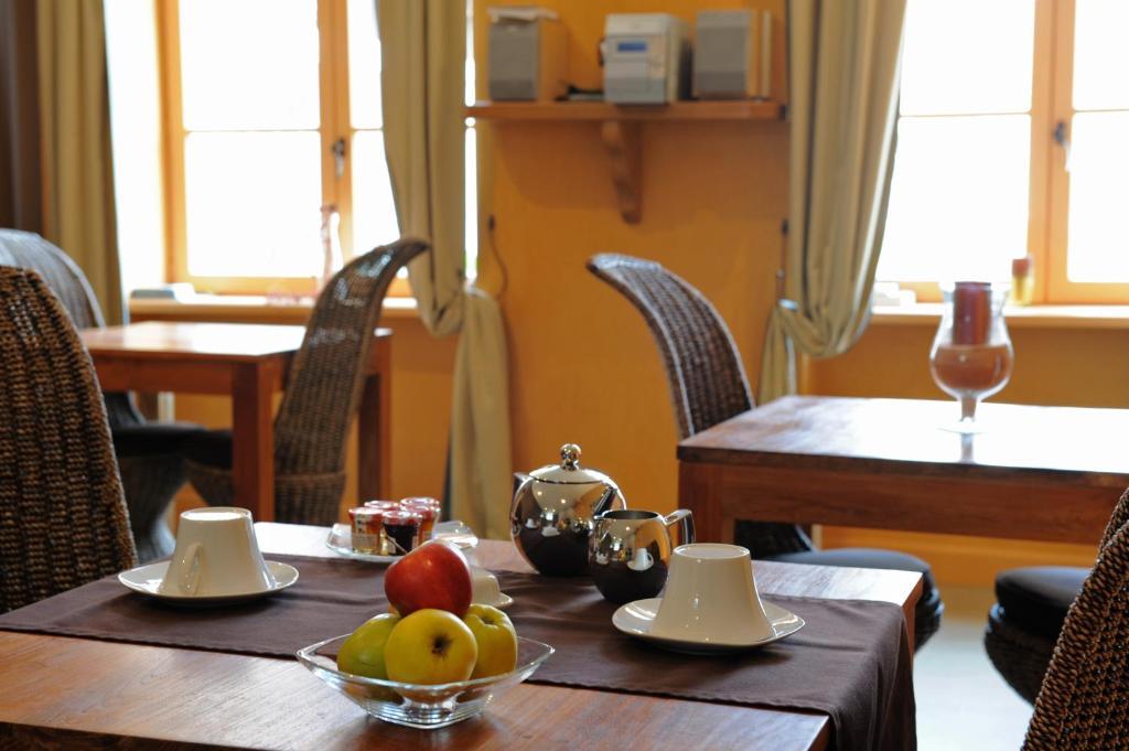Bed and Breakfast Logis De Nantas Saint-Jean-Bonnefonds Екстер'єр фото