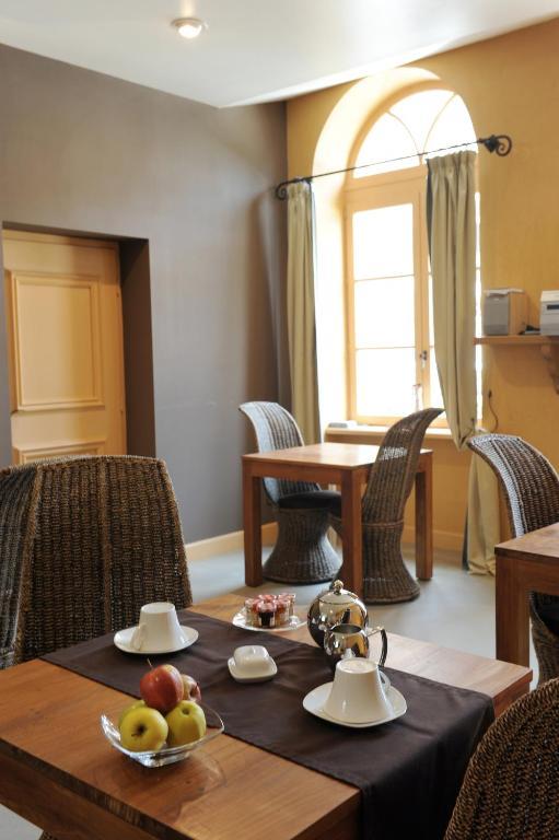 Bed and Breakfast Logis De Nantas Saint-Jean-Bonnefonds Екстер'єр фото